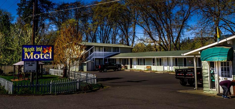 Maple Leaf Motel Shady Cove Экстерьер фото
