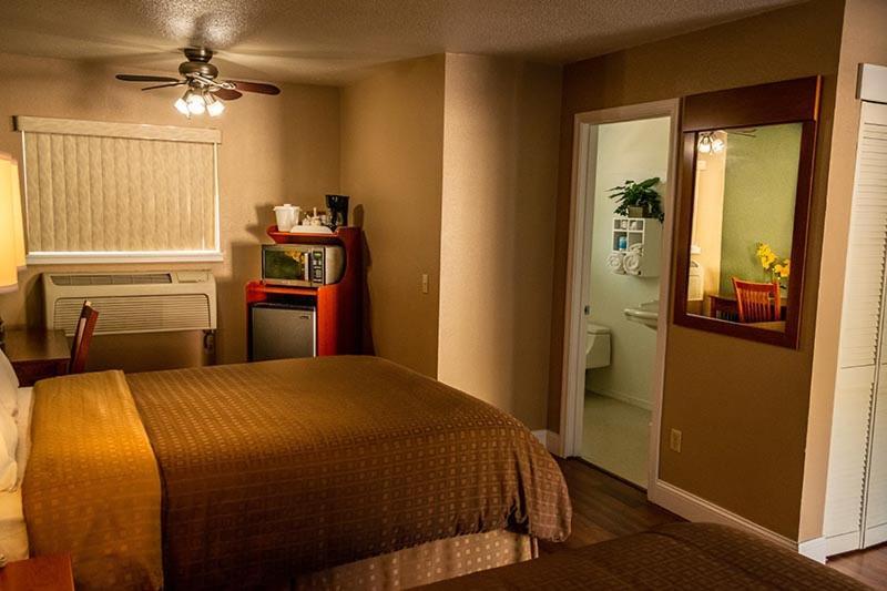 Maple Leaf Motel Shady Cove Экстерьер фото