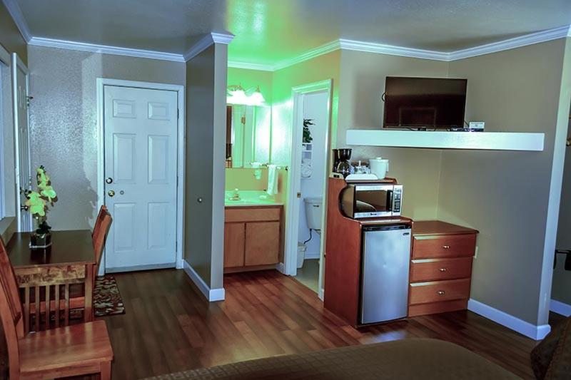 Maple Leaf Motel Shady Cove Экстерьер фото